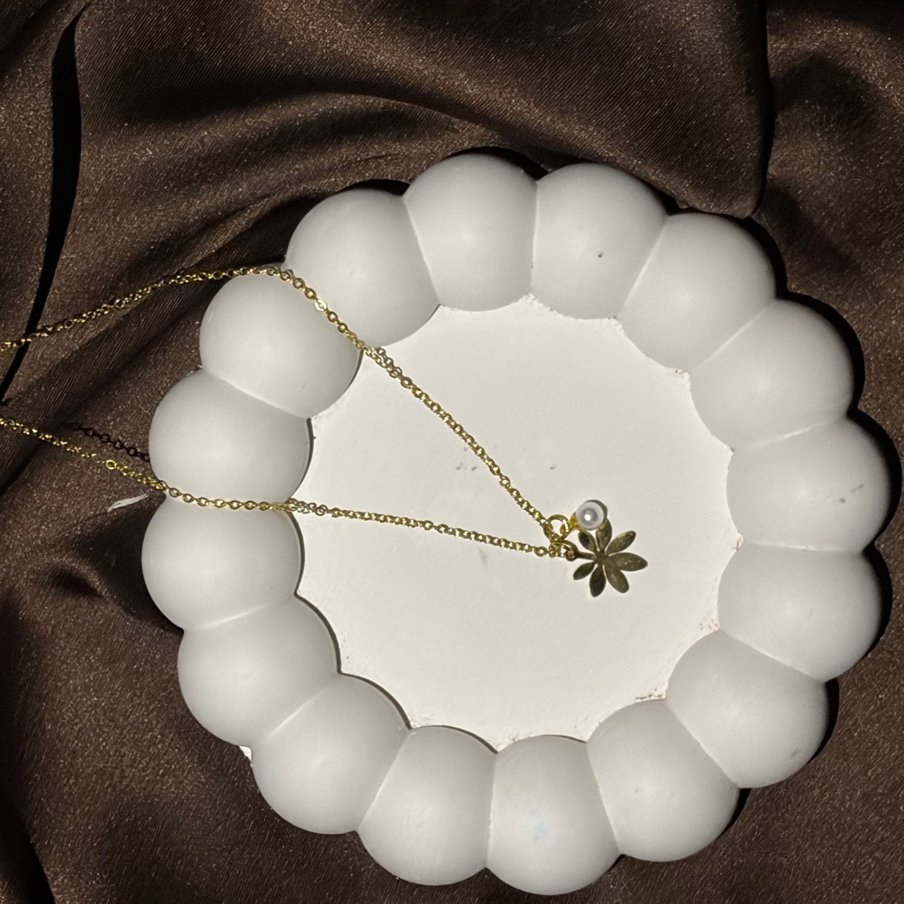 Daisy Pendant Necklace with stone